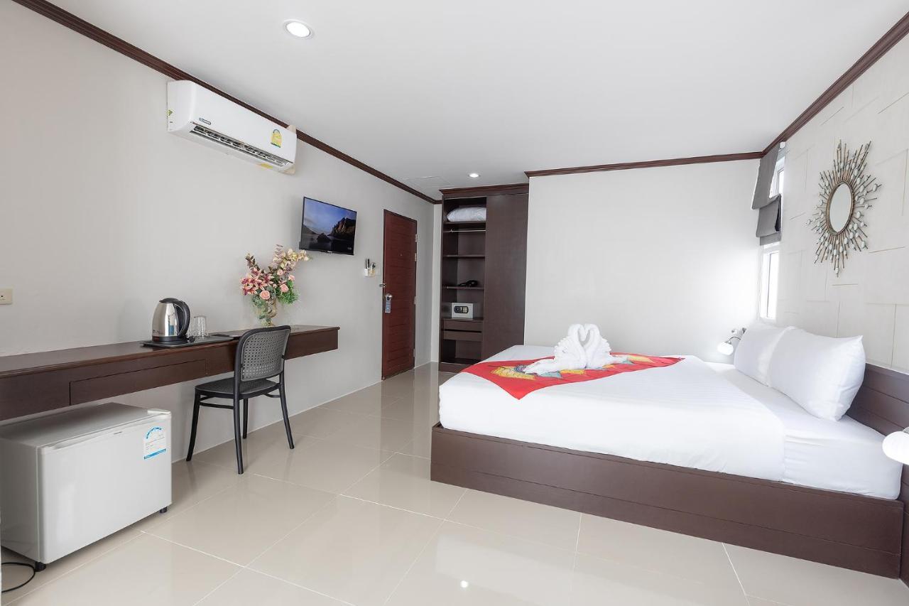 Готель The Chic Patong Екстер'єр фото